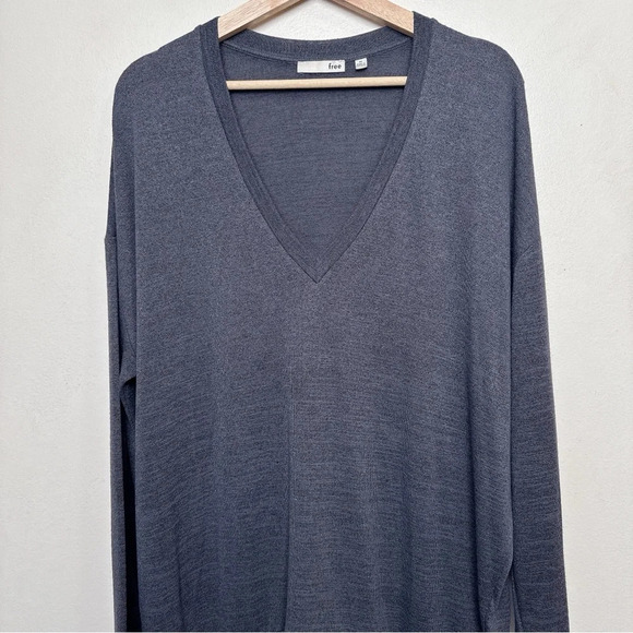 Aritzia Wilfred Free Womens Medium Vneck Rayon Devinette Tshirt - Picture 3 of 14